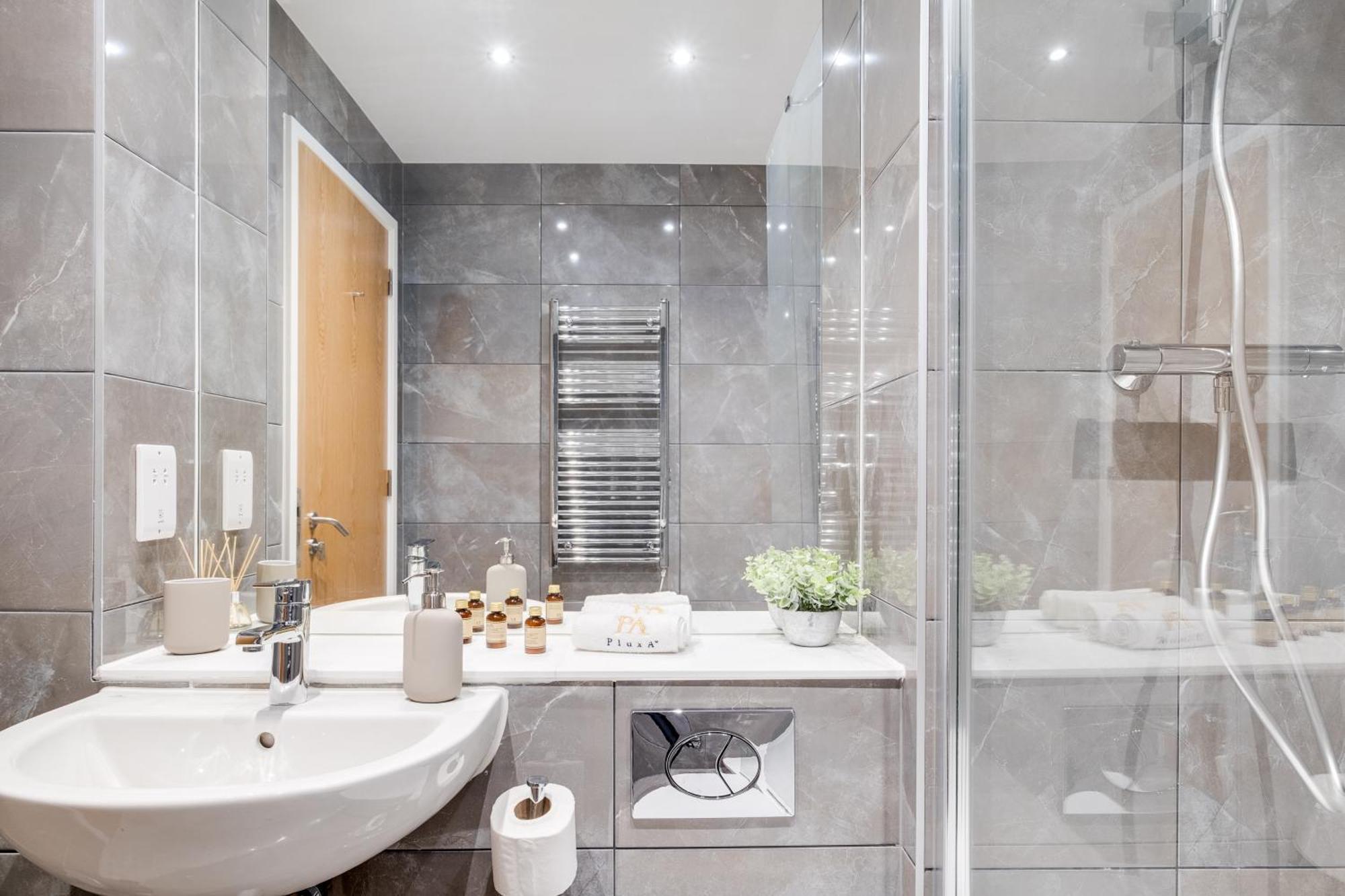 Pluxa Creme Opulence 5 Star Beautiful High End Apartment In Birmingham City Centre المظهر الخارجي الصورة